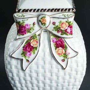 Vintage Royal Albert Old Country Roses Vase